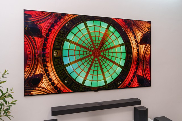 Trải nghiệm LG OLED W6 83 inch: TV 220 triệu đồng mỏng 9mm, gần như biến mất trên tường - Ảnh 11.