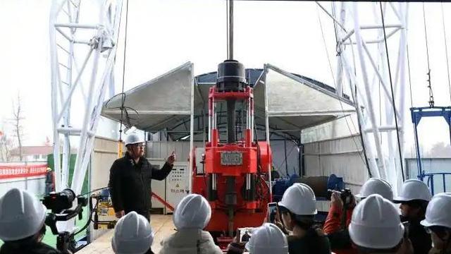 Phát hiện Trung Quốc đang vận hành tháp khoan hơn 30m, đào tìm dưới lòng đất thứ cả thế giới khao khát  - Ảnh 2.