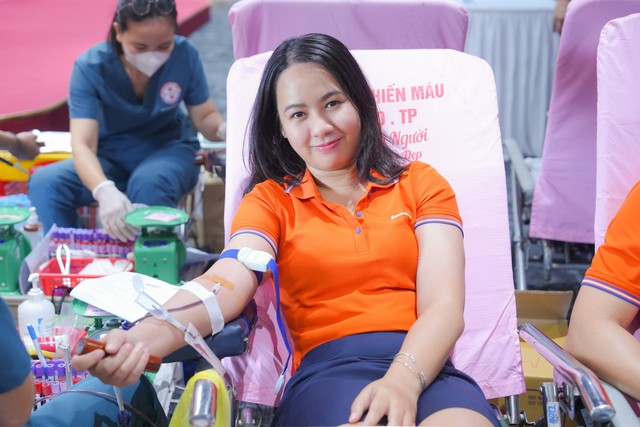 "Kết nối trái tim" và hành trình 14 năm Sacombank trao giọt hồng sẻ chia sự sống - Ảnh 9.