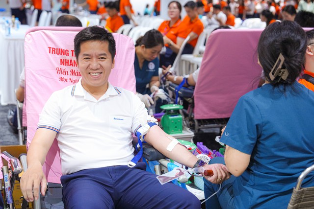 "Kết nối trái tim" và hành trình 14 năm Sacombank trao giọt hồng sẻ chia sự sống - Ảnh 8.