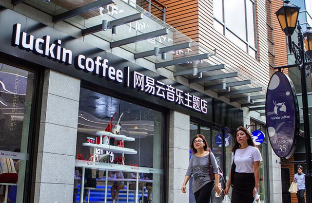 Chuỗi cà phê soán ngôi Starbucks chỉ sau 5 năm: Hiện sở hữu 18.000 cửa hàng, theo đuổi mô hình thuần công nghệ - Ảnh 1.