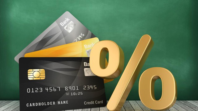 Vì sao nhiều người thích dùng thẻ tín dụng dù lãi suất có thể gần 50%/năm? - Ảnh 2.