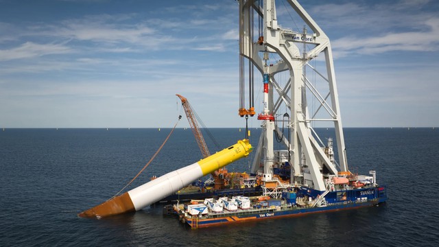 Phát hiện 111 ‘khối thép khổng lồ’ nặng 1.900 tấn dưới biển Baltic: Nền móng của trang trại điện gió 1,5 GW lớn nhất Ba Lan - Ảnh 1.