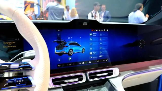CEO Mercedes thừa nhận ngành ô tô đã "đi quá xa" khi bỏ nút bấm: Hàng loạt hãng xe bắt đầu quay lại thiết kế truyền thống - Ảnh 2.
