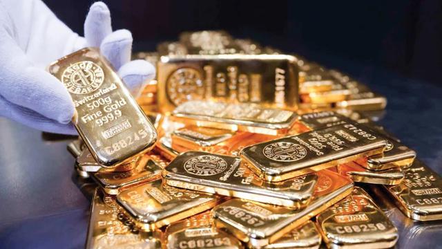 Phát hiện hơn 1.000 đồng tiền vàng và 5 thỏi vàng giấu trong bình, két sắt bí mật của ngôi nhà cổ: Kho báu trị giá hơn 600.000 euro nằm kín nhiều thập kỷ - Ảnh 2.