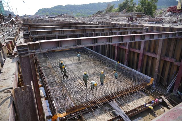 Siêu dự án LRT 9.000 tỷ tại Phú Quốc: Lộ trình “nghẹt thở” vượt ải thiên tai, sẵn sàng đưa đoàn tàu đầu tiên chạy thử vào giữa năm 2027 - Ảnh 2.