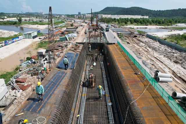 Siêu dự án LRT 9.000 tỷ tại Phú Quốc: Lộ trình “nghẹt thở” vượt ải thiên tai, sẵn sàng đưa đoàn tàu đầu tiên chạy thử vào giữa năm 2027 - Ảnh 5.