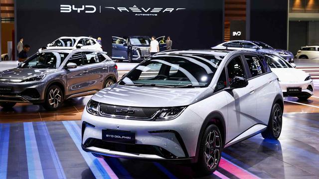 Giá xe điện toàn cầu giảm xuống dưới xe hybrid, xe giá rẻ Trung Quốc ngày càng phổ biến - Ảnh 1.