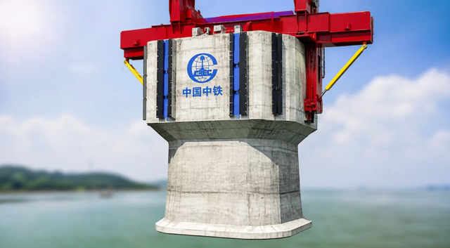 Phát hiện Trung Quốc nâng lên khối bê tông cốt thép nặng 1.540 tấn bằng thiết bị đặc biệt, một siêu công trình đường thủy sắp lộ diện - Ảnh 1.