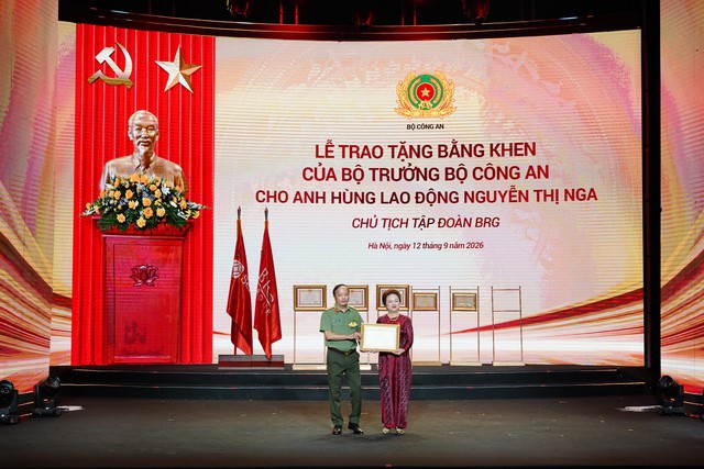Doanh nhân Nguyễn Thị Nga được trao tặng Danh hiệu Anh hùng Lao động, Ngân hàng SeABank đón nhận Huân chương Lao động hạng Nhất & Bằng khen của Bộ Công an - Ảnh 3.