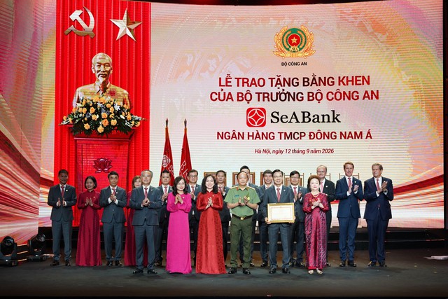 Doanh nhân Nguyễn Thị Nga được trao tặng Danh hiệu Anh hùng Lao động, Ngân hàng SeABank đón nhận Huân chương Lao động hạng Nhất & Bằng khen của Bộ Công an - Ảnh 2.