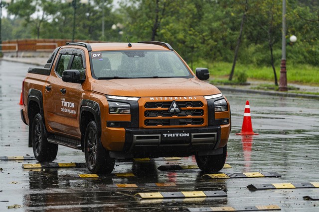 Doanh số xe xăng, dầu tháng 8: Vua bán tải 'gục gã' lần thứ 2, Vios đòi lại 'ngôi vương' - Ảnh 3.