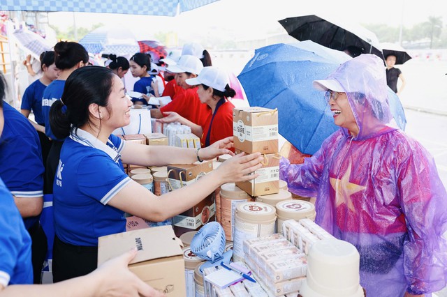 Vinamilk Sure đồng hành cùng người cao tuổi chủ động sống khỏe - Ảnh 4.