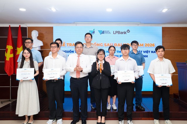 LPBank trao 43 suất học bổng sau đại học, tiếp sức nguồn nhân lực khoa học – công nghệ - Ảnh 4.