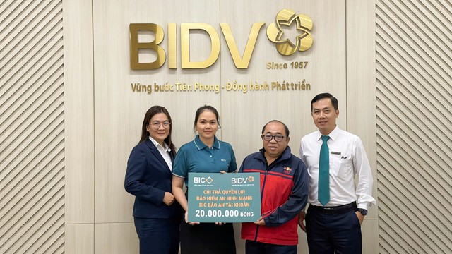 Bị lừa đảo mất tiền trong tài khoản ngân hàng, một người tại TP Hồ Chí Minh được bồi thường 20 triệu đồng - Ảnh 1.