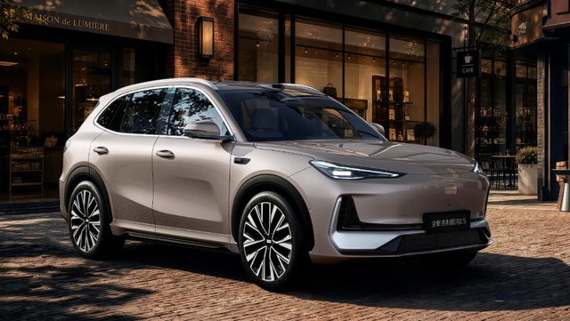 Geely ra mắt SUV điện mới, chuyển sang dẫn động cầu sau, sạc 6C và tăng công suất thêm 114 mã lực - Ảnh 1.