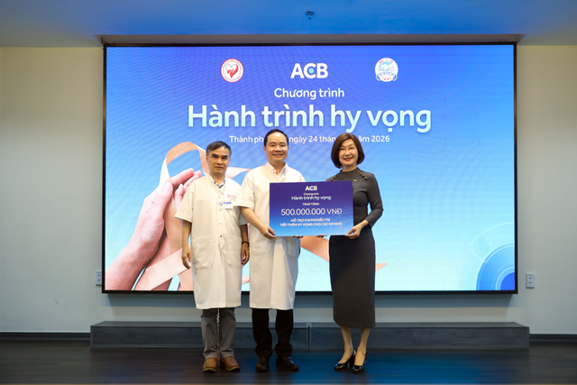 Hành trình Hy vọng đến Huế: ACB trao 500 triệu đồng hỗ trợ bệnh nhi nhân dịp Trung thu - Ảnh 1.