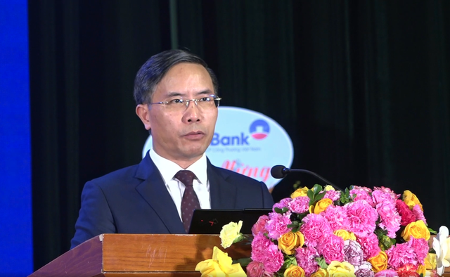 Thống đốc Phạm Đức Ấn: Mục tiêu sau khi tốt nghiệp sinh viên có năng lực làm việc ngay, không để kỳ thực tập là thời gian để đến pha trà, rót nước - Ảnh 1.