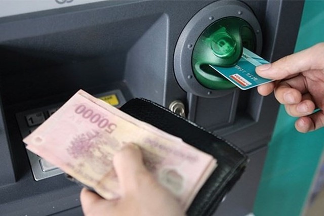 Công an sẽ điều tra chủ tài khoản ngân hàng nếu phát hiện giao dịch rút tiền như sau - Ảnh 1.