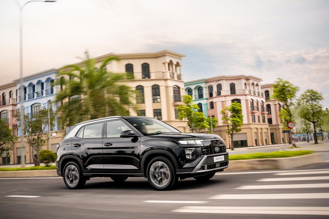 Hyundai Santa Fe, Creta, Tucson nhận ưu đãi lớn trong tháng 9 - Ảnh 1.