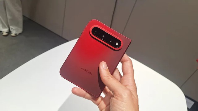 Xiaomi 18 Fold ra mắt: đón đầu iPhone Ultra, giá tương đương 40 triệu đồng - Ảnh 1.
