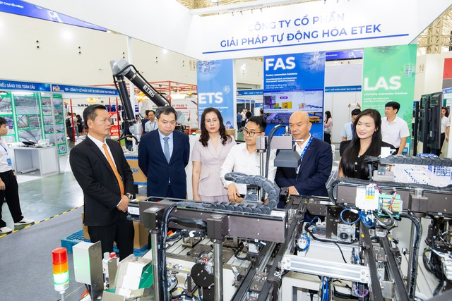 Xe điện, robot, AI, bán dẫn cùng "đổ bộ" Hà Nội: Bên trong triển lãm hơn 2.000 gian hàng phủ kín 70.000m2 - Ảnh 3.