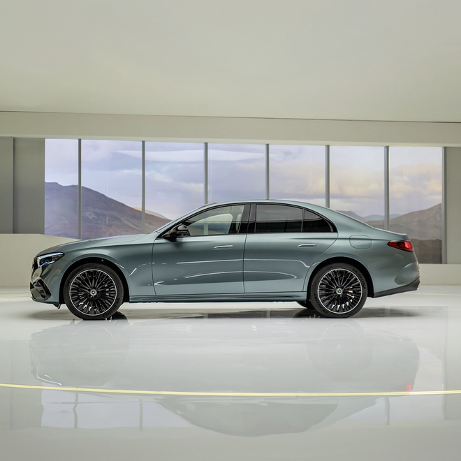 Mercedes-Benz E-Class mới sắp cập bến thị trường Việt - Ảnh 2.
