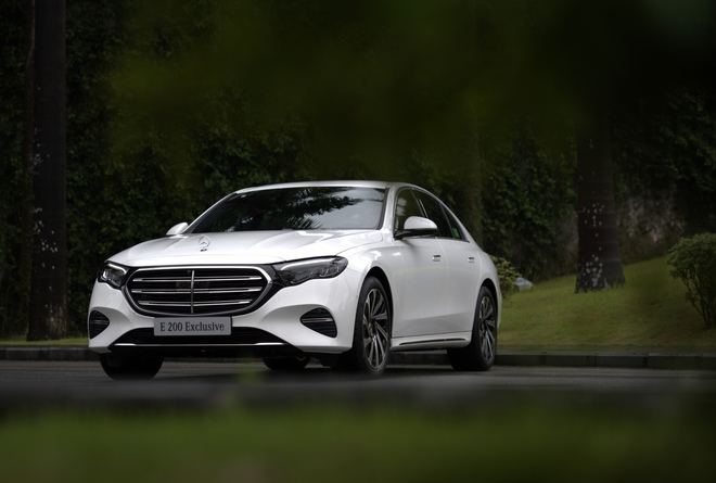 Mercedes-Benz E-Class 2025 chính thức ra mắt tại Việt Nam: Lột xác từ trong ra ngoài, giá 2,45- 3,2 tỷ đồng - Ảnh 2.