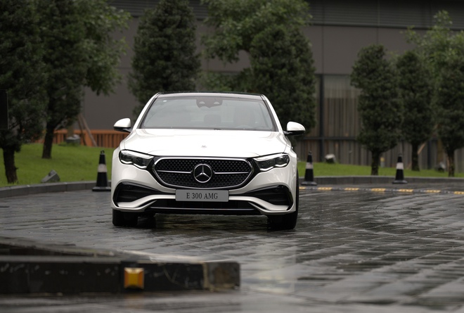 Mercedes-Benz E-Class 2025 chính thức ra mắt tại Việt Nam: Lột xác từ trong ra ngoài, giá 2,45- 3,2 tỷ đồng - Ảnh 7.