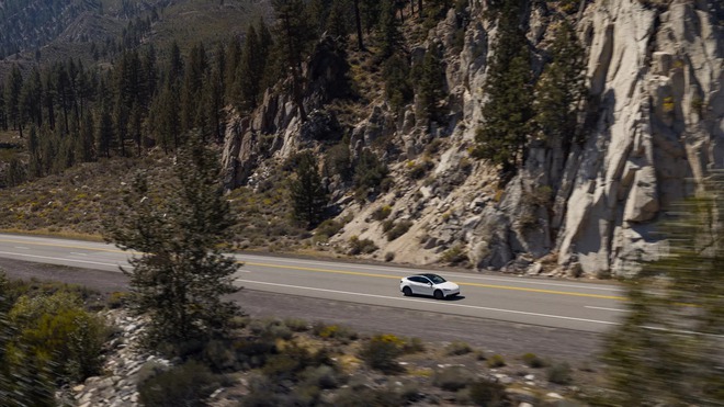 Tesla ra mắt phiên bản giá rẻ cho Model 3 và Model Y: Giá thấp nhất tương đương 975 triệu, quyết đấu xe điện Trung Quốc - Ảnh 1.