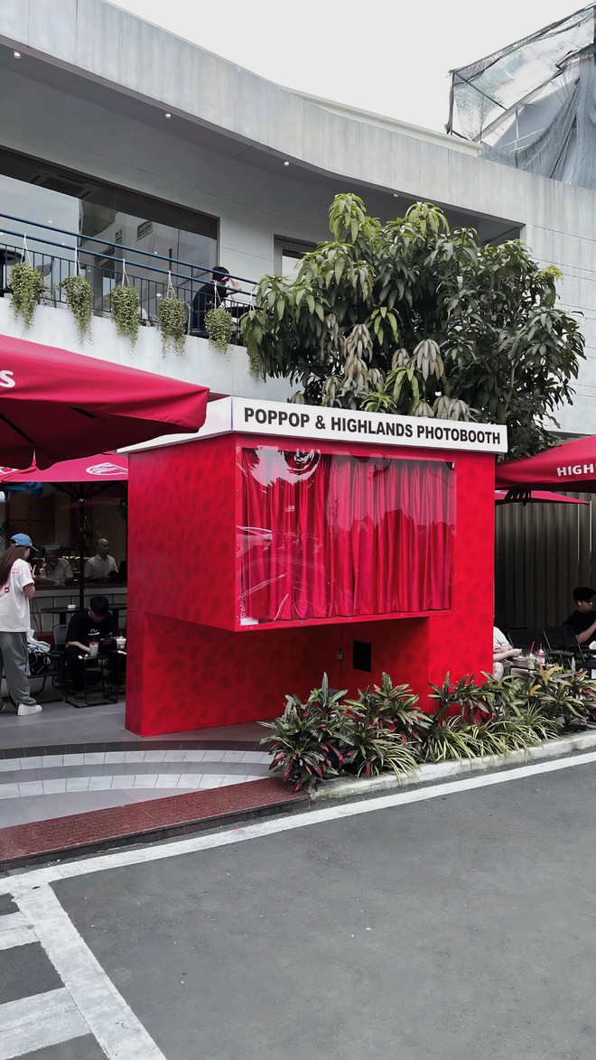 Highlands Coffee đang toan tính gì khi đặt photobooth tại chi nhánh Drive Thru? - Ảnh 2.