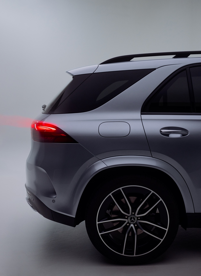 Giá hơn 4,6 tỷ, mẫu SUV PHEV đầu tiên của Mercedes-Benz tại Việt Nam có gì?  - Ảnh 7.