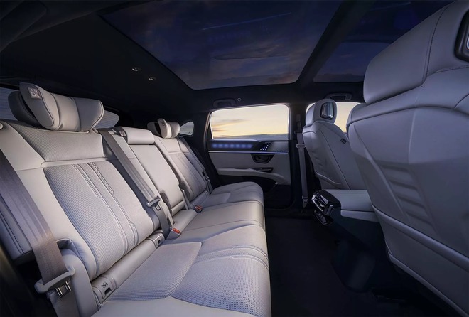SUV điện ngang cỡ CR-V đẹp 'hết nước chấm' của Honda ra mắt - giá tương đương 900-1.090 triệu đồng, chạy 640 km mới cần sạc - Ảnh 6.