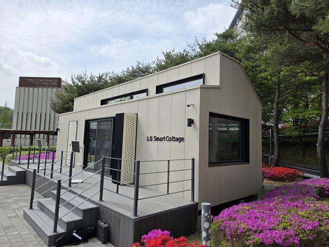 Mẫu nhà lắp ghép thông minh LG Smart Cottage cho những ai có ước mơ 'nuôi cá và trồng thêm rau'- Ảnh 1. Mẫu nhà lắp ghép thông minh LG Smart Cottage cho những ai có ước mơ 'nuôi cá và trồng thêm rau'- Ảnh 1.