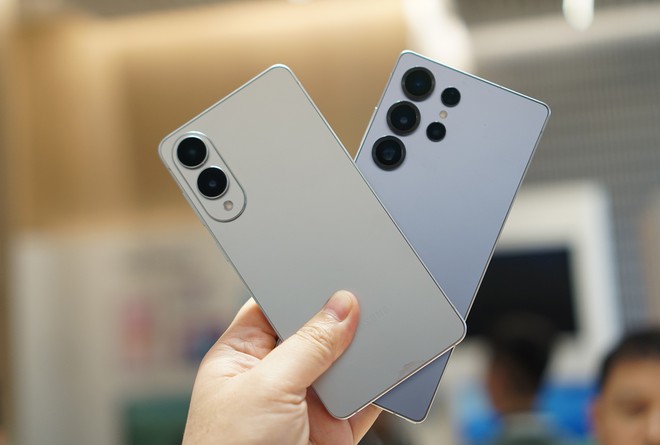 Cận cảnh smartphone mỏng 5,8 mm, giá bán 30 triệu đồng từ Samsung - Ảnh 11.