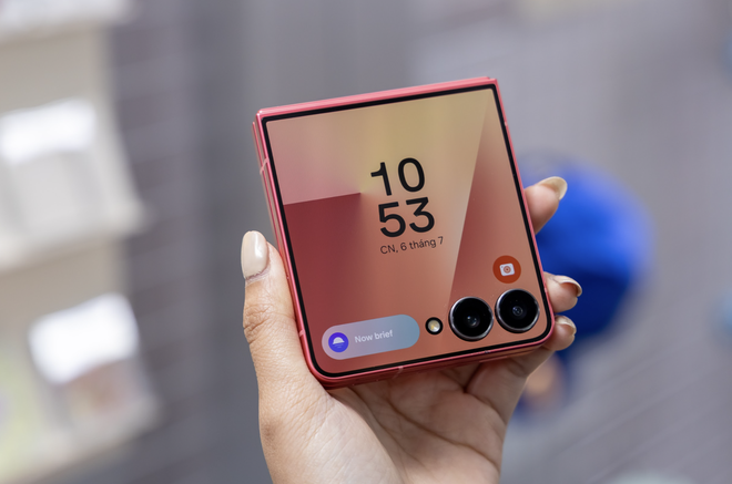 Galaxy Z Flip7 giá từ 28,9 triệu tại Việt Nam - Ảnh 2.