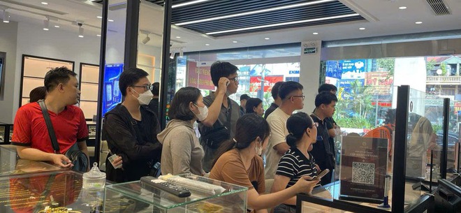 Gần 2 tấn bạc kỷ niệm 80 năm Quốc Khánh cháy hàng sau 8 tiếng mở bán - Ảnh 4.