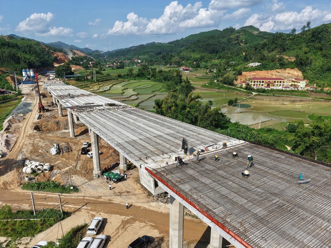 "Vua hầm" Đèo Cả kích hoạt chiến dịch 100 ngày đêm: Huy động gần 6.000 nhân công, 2.600 thiết bị cho 2 dự án cao tốc nghìn tỷ - Ảnh 3.