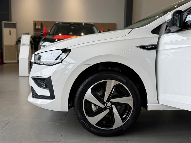 Một mẫu sedan cỡ B vừa ra mắt tại Việt Nam: Xe châu Âu, lắp ráp trong nước, giá thấp nhất 421 triệu đồng để đấu Toyota Vios, Honda City - Ảnh 3.