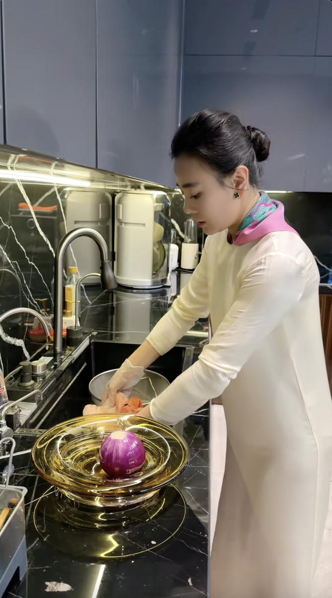 Tái xuất sau thời gian kín tiếng, căn biệt thự tại “khu nhà giàu” của Phương Oanh có nhiều điểm đáng chú ý- Ảnh 2.