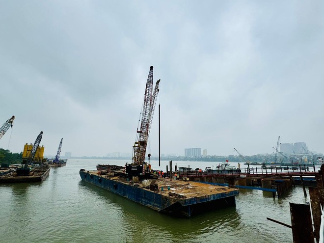 Ngay năm sau, dự kiến hoàn thành 'siêu cầu' vượt sông Hồng gần 16.000 tỷ đồng, nối phố cổ với Long Biên, tiến độ hiện ra sao? - Ảnh 1.