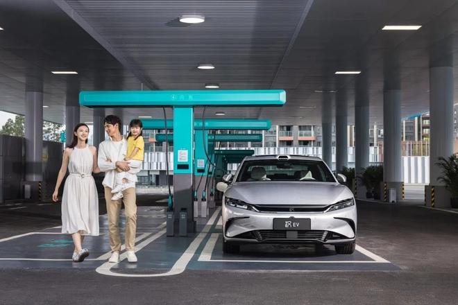 Sạc 5 phút chạy 700km, giá chỉ từ 600 triệu đồng: Sedan điện "thông minh" mới của BYD chính thức được mở bán  - Ảnh 3.