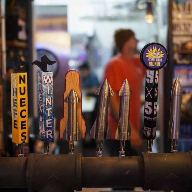 Chỉ có thể là Elon Musk: Khiến thành phố nghèo thay đổi sau 1 đêm, đất sốt dẻo, giới đầu tư, khách du lịch nườm nượp kéo đến - Ảnh 1. Chỉ có thể là Elon Musk: Khiến thành phố nghèo thay đổi sau 1 đêm, đất sốt dẻo, giới đầu tư, khách du lịch nườm nượp kéo đến - Ảnh 1.