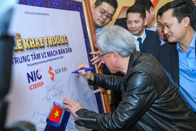 Từng bùng nổ thế giới với AI và ChatGPT, tập đoàn chip nghìn tỷ USD gợi ý bước đi tiếp theo trong “lộ trình” biến Việt Nam thành quê hương thứ hai - Ảnh 2.