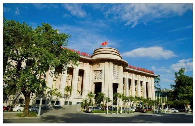 Lần đầu tiên sau gần 7 tháng hệ thống ngân hàng cần nguồn hỗ trợ thanh khoản từ Nhà điều hành - Ảnh 1. Lần đầu tiên sau gần 7 tháng hệ thống ngân hàng cần nguồn hỗ trợ thanh khoản từ Nhà điều hành - Ảnh 1.