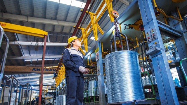 Hòa Phát đã bán 760.000 tấn thép trong tháng 12/2023, cao nhất 21 tháng, tiếp tục tăng giá bán - Ảnh 1. Hòa Phát đã bán 760.000 tấn thép trong tháng 12/2023, cao nhất 21 tháng, tiếp tục tăng giá bán - Ảnh 1.