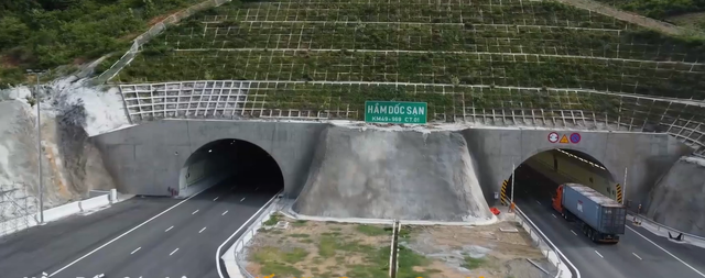 Bí ẩn việc vượt tiến độ 6 tháng của tập đoàn Sơn Hải, đằng sau Hầm đẹp nhất Việt Nam, mắt xích quan trọng trên cao tốc Bắc Nam đoạn Nha Trang - Cao Lâm - Ảnh 1. Bí ẩn việc vượt tiến độ 6 tháng của tập đoàn Sơn Hải, đằng sau Hầm đẹp nhất Việt Nam, mắt xích quan trọng trên cao tốc Bắc Nam đoạn Nha Trang - Cao Lâm - Ảnh 1.