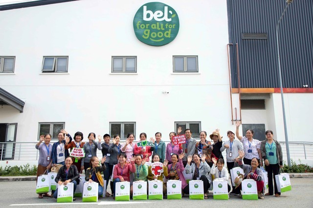 Những người bán hàng rong tăng thu nhập 50%, biết quản lý tài chính từ... phô mai Con Bò Cười - Ảnh 1. Những người bán hàng rong tăng thu nhập 50%, biết quản lý tài chính từ... phô mai Con Bò Cười - Ảnh 1.