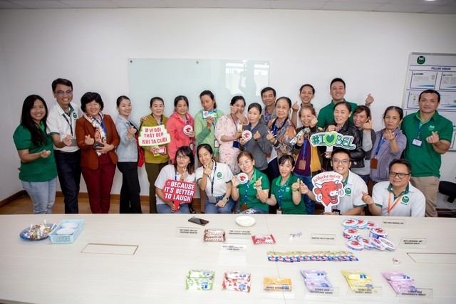 Những người bán hàng rong tăng thu nhập 50%, biết quản lý tài chính từ... phô mai Con Bò Cười - Ảnh 3. Những người bán hàng rong tăng thu nhập 50%, biết quản lý tài chính từ... phô mai Con Bò Cười - Ảnh 3.