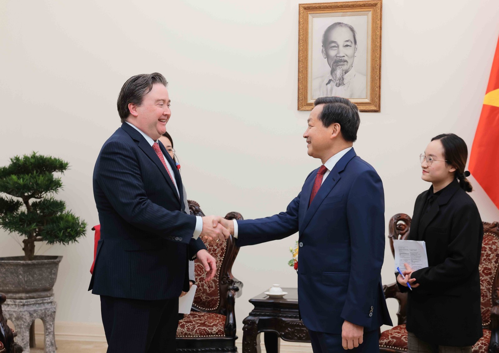 Phó Thủ tướng Lê Minh Khái tiếp Đại sứ Hoa Kỳ Marc E. Knapper- Ảnh 1. Phó Thủ tướng Lê Minh Khái tiếp Đại sứ Hoa Kỳ Marc E. Knapper- Ảnh 1.